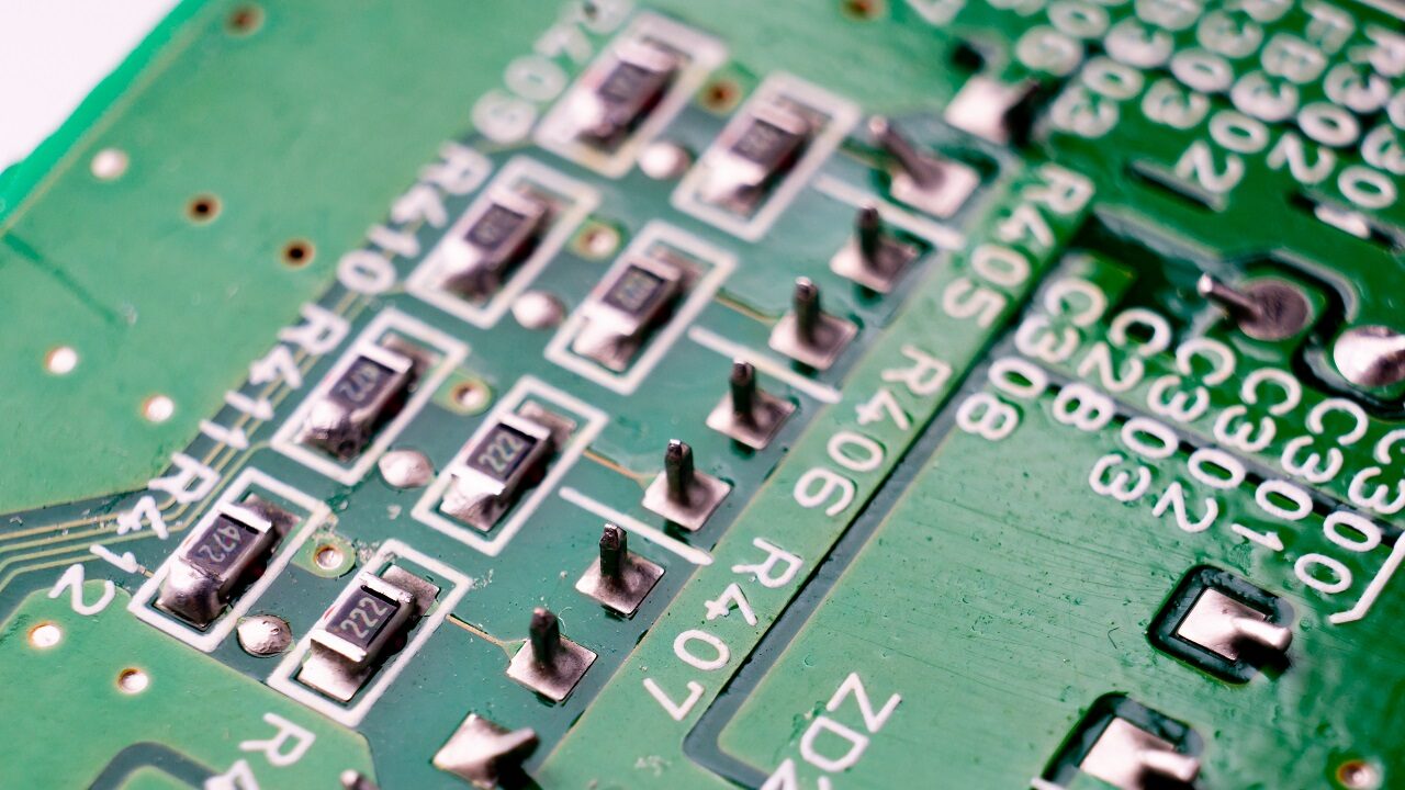 Automatyzacja montażu smd – jakie maszyny są wykorzystywane?